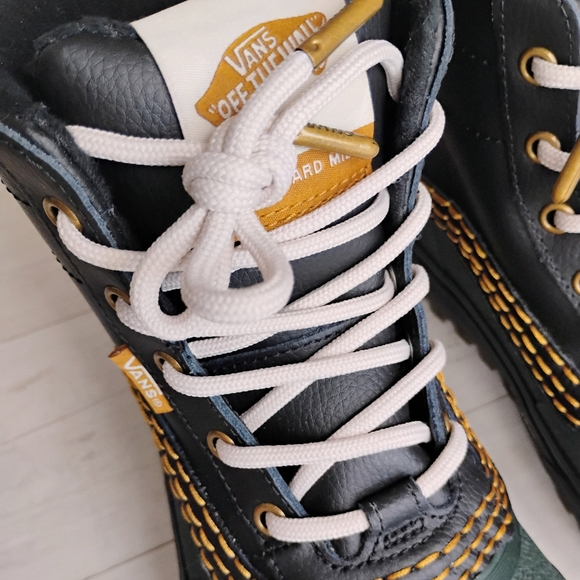 VANS NEW Standard Mid Snow MTE Boots - Picture 6 of 13